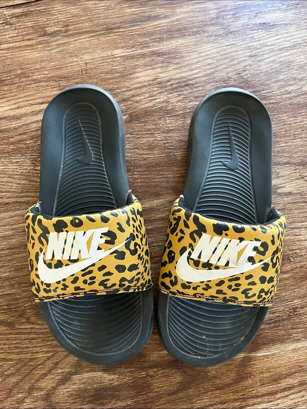 Nike Leopard Print Slide Sandals - Yellow & Black. Size 8 wmn